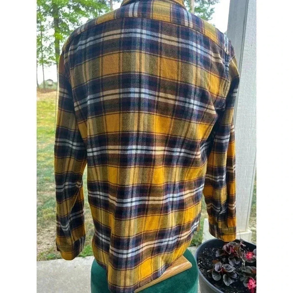 Levi’s standard long sleeve plaid button up medium - Picture 4 of 8